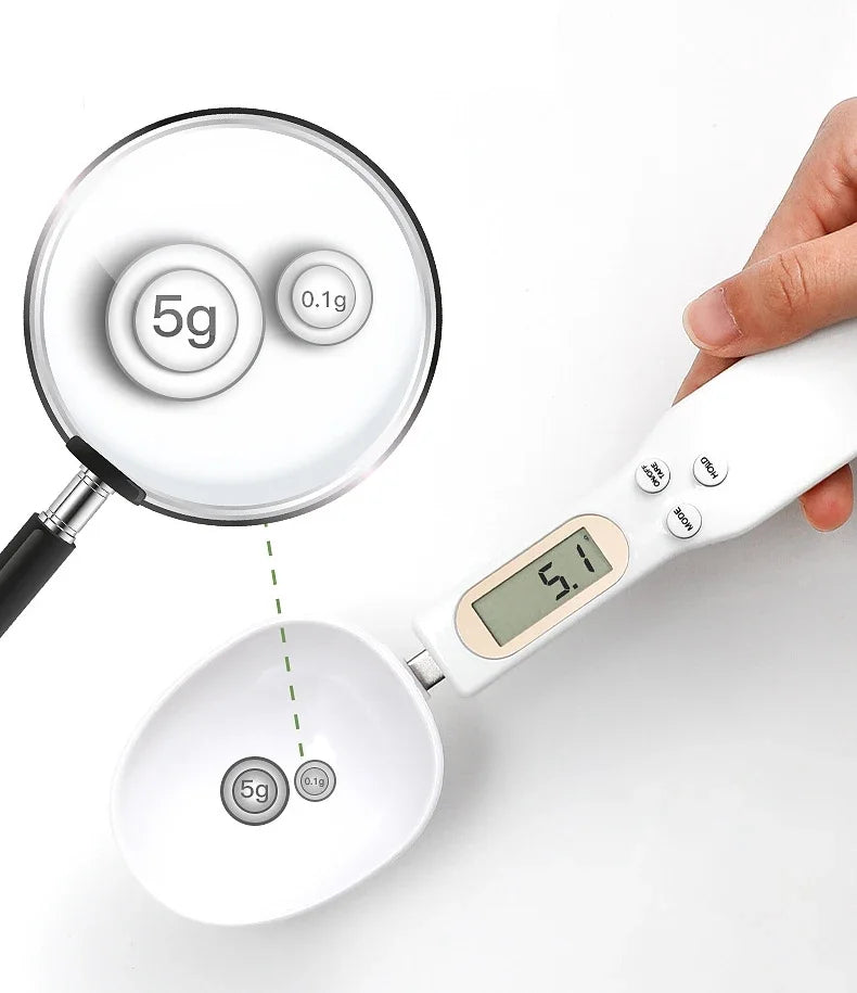 Shoppikala digital measuring spoon with LCD display, 500g capacity, used for precise weighing of milk, coffee, sugar in the kitchen