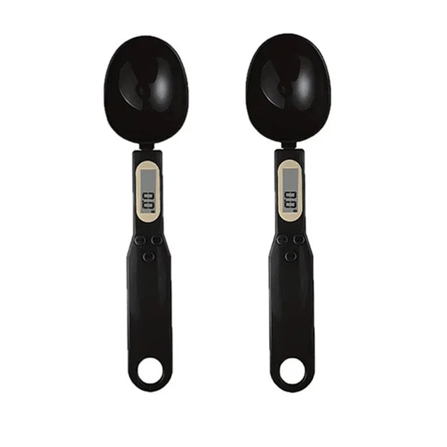 Shoppikala digital measuring spoon with LCD display, 500g capacity, for precise kitchen measurements of milk, coffee, sugar, and food.